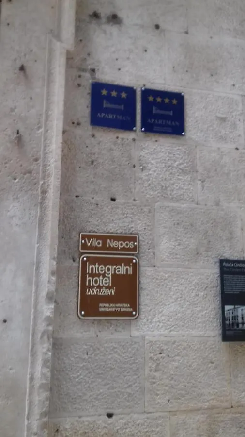 Inchy Accommodation - In The Center Of Diocletian'S Palace Split Guest house