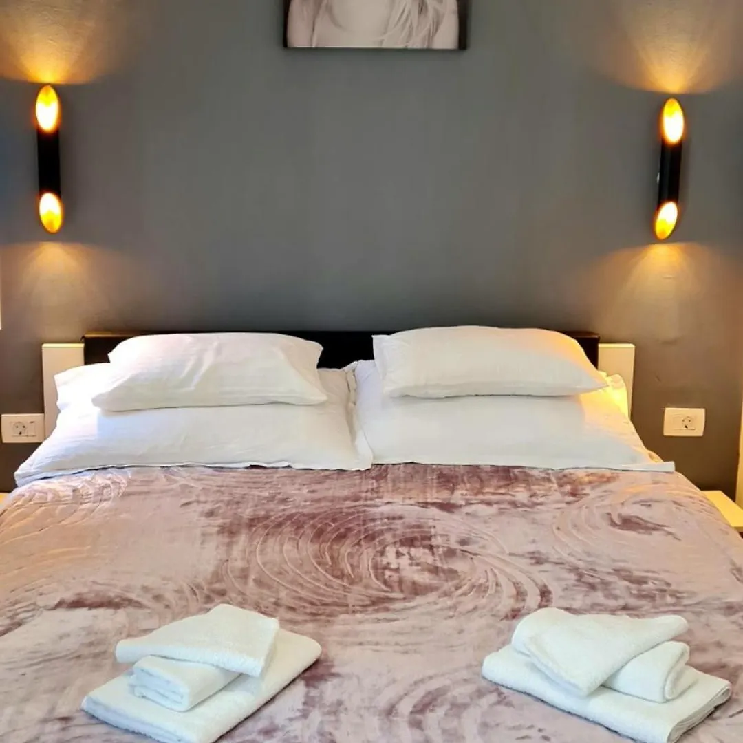 Inchy Accommodation - In The Center Of Diocletian'S Palace Split Guest house