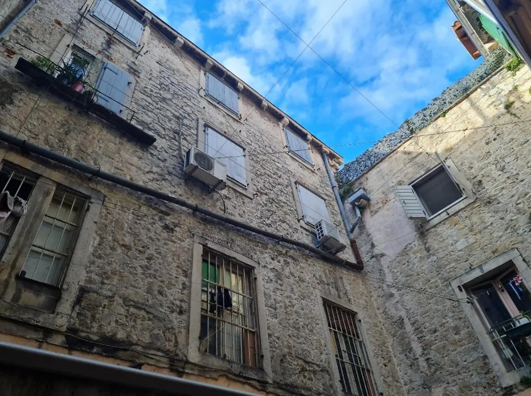 Inchy Accommodation - In The Center Of Diocletian'S Palace Split