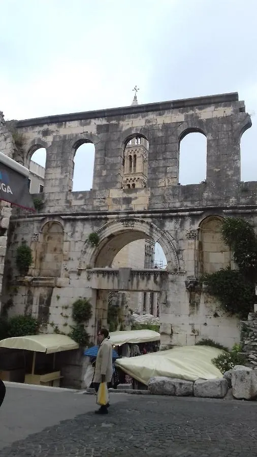 Inchy Accommodation - In The Center Of Diocletian'S Palace Split 3*,