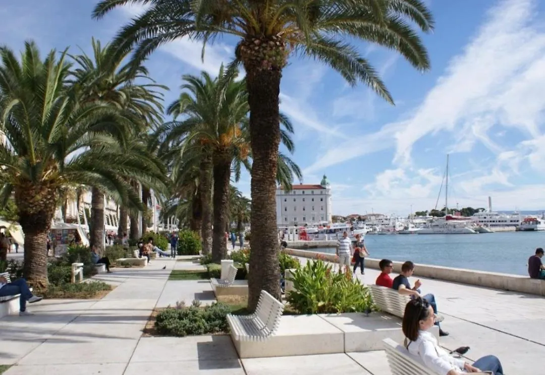 Inchy Accommodation - In The Center Of Diocletian'S Palace Split Maison d'hôtes