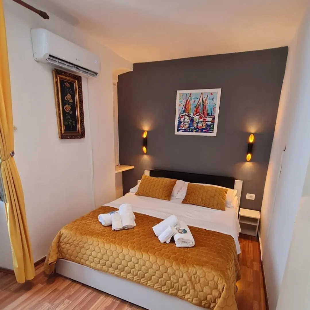 Inchy Accommodation - In The Center Of Diocletian'S Palace Split