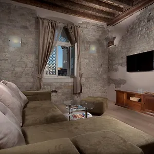 Desiderata Apartment